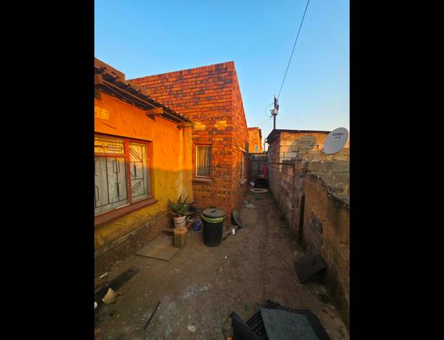 4 BEDROOM HOUSE FOR SALE IN TEMBISA EXT 7